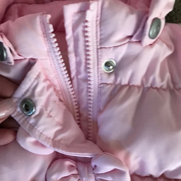 DOWN QUILTED JACKET 6-12  months BABY GIRL detachable hood worn once - Picture 4 of 10